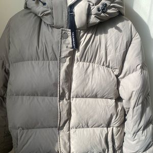 Aritzia puffer. In good condition. Just have only used for one winter
